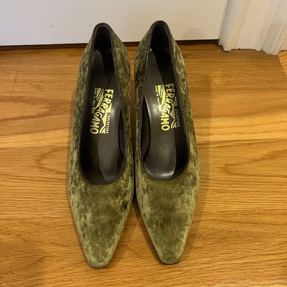 Vintage velvet ferragamo shoes! - Picture 1 of 7